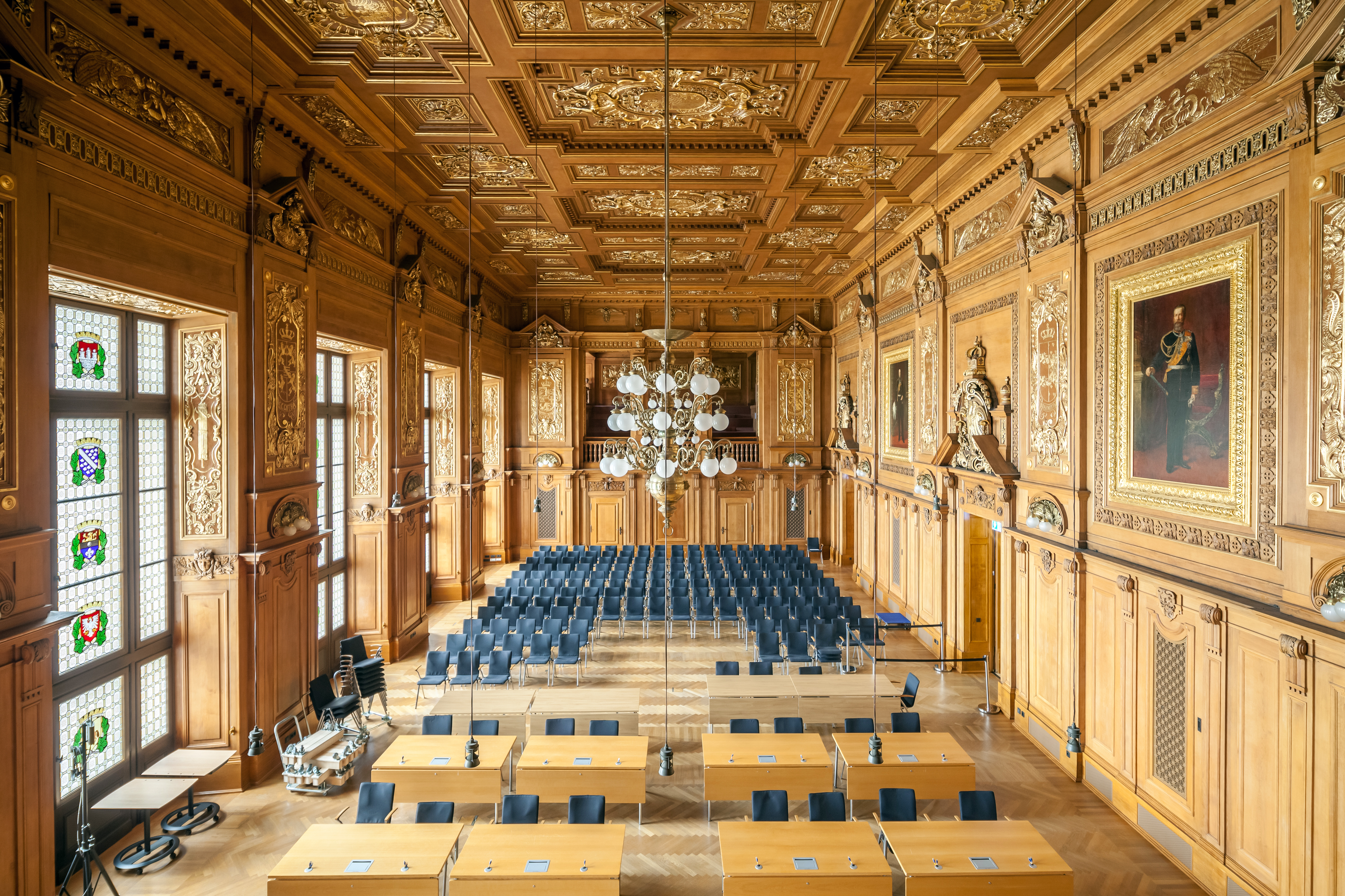 Alexander Telesniuk, The Main Chamber of the Federal Administrative Court in Leipzig, as seen from the Kaiserloge (imperial suite), June 3, 2024. Published in: Verfassungsorte/Constitutional Places (Miller, Lang, Sprenger, Telesniuk – Kunth Verlag 2025).