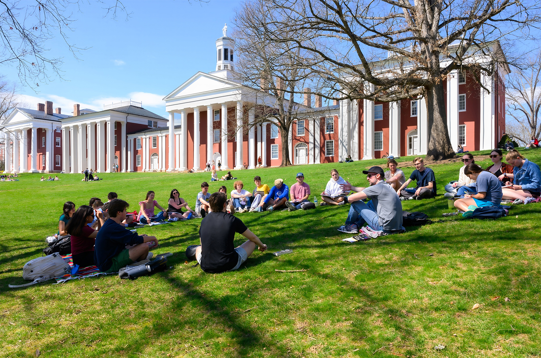 Stu Gray teaching a class on the Colonnade