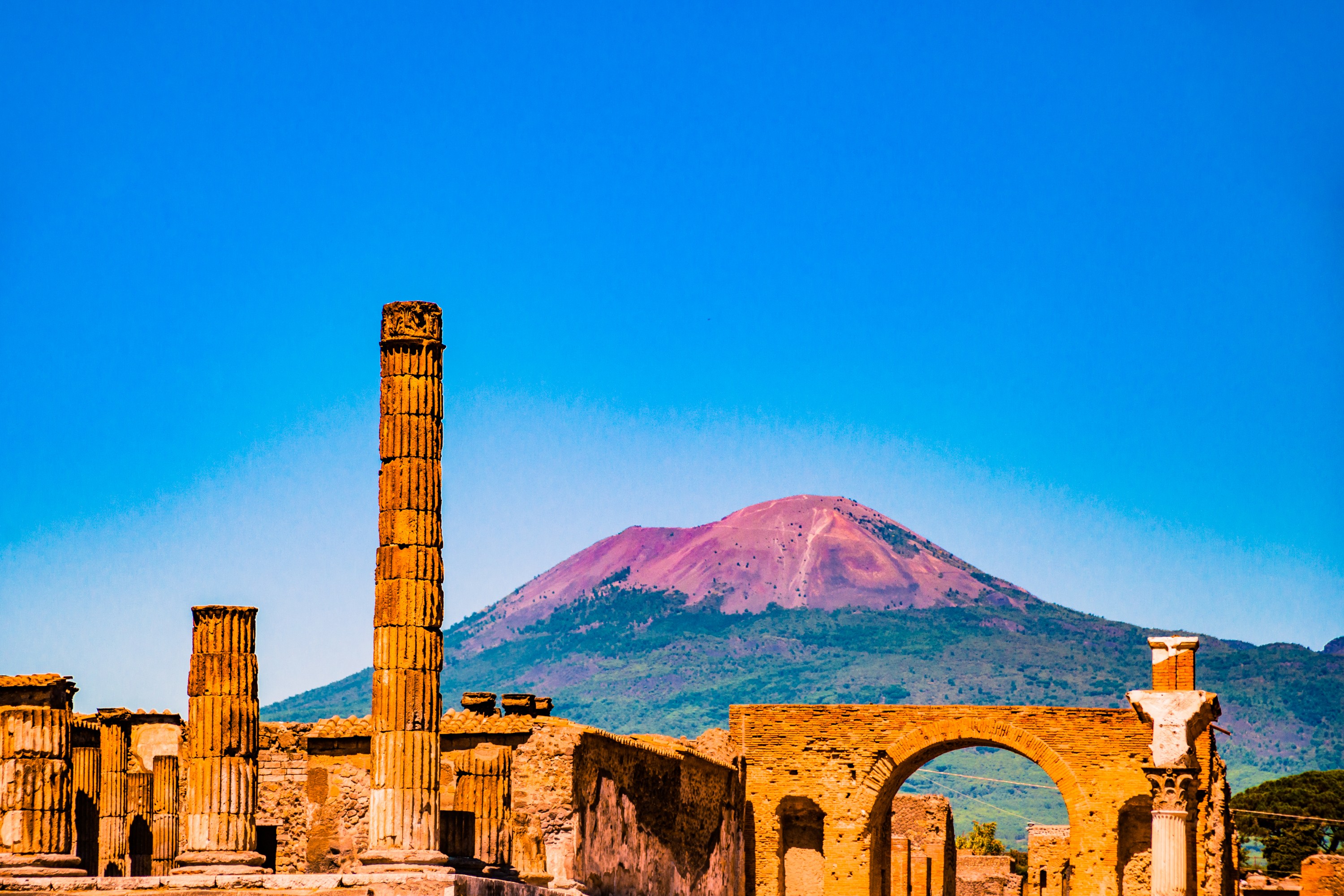 Image of Mount Vesuvius and Pompeii