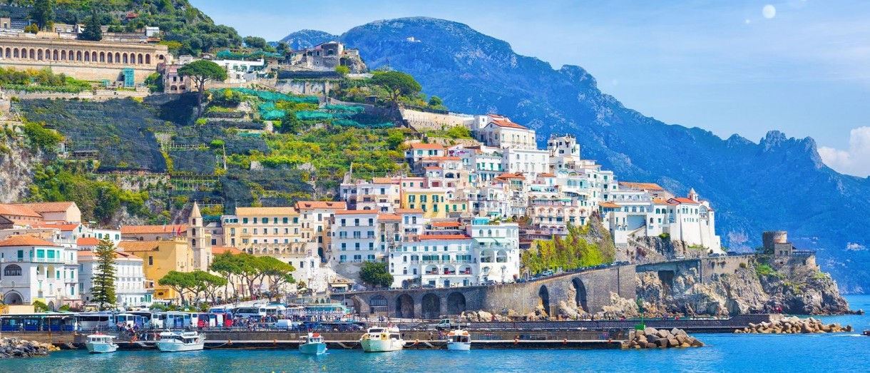 Banner image of the Amalfi Coast 