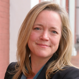 Photo of Elizabeth Knapp '90, professor of geology and director of the Johnson Program in Leadership and Integrity