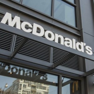 Photo of a McDonald's sign 