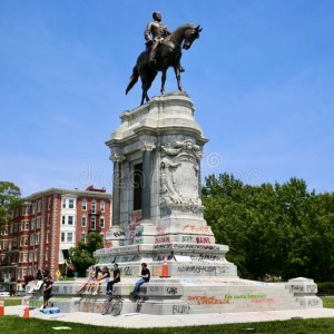 An image of the Robert E. Lee statue in Richmond, VA