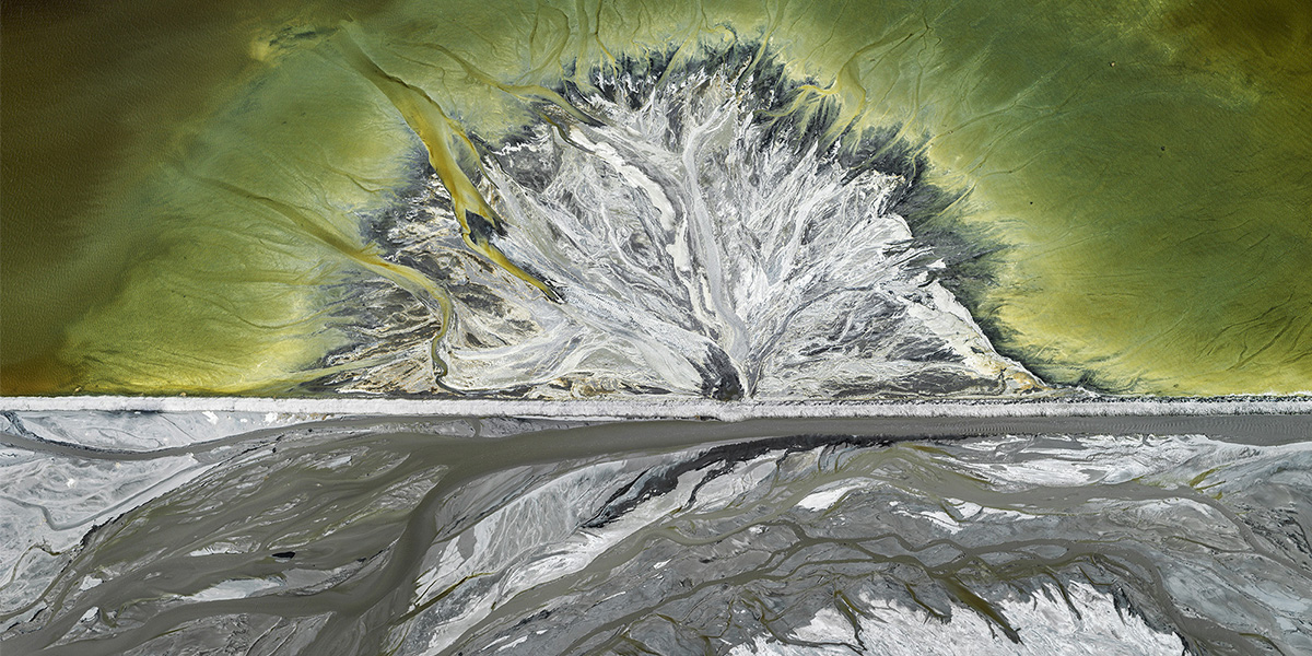 Coal Tailings #1, SASOL Synfuels, Secunda, Mpumalanga, South Africa, 2018 © Edward Burtynsky. Courtesy of Sundaram Tagore Gallery.