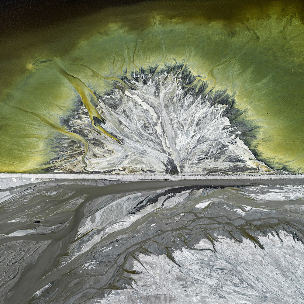 Coal Tailings #1, SASOL Synfuels, Secunda, Mpumalanga, South Africa, 2018 © Edward Burtynsky. Courtesy of Sundaram Tagore Gallery.