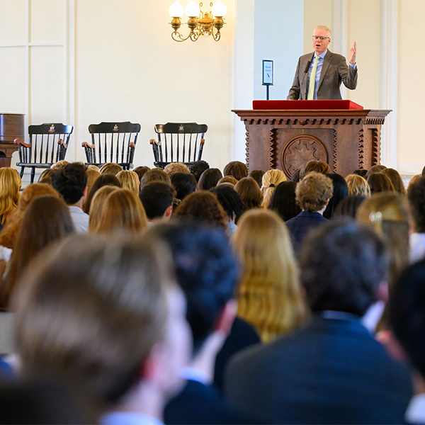 President Dudley speaking to first-year students in the University Chapel